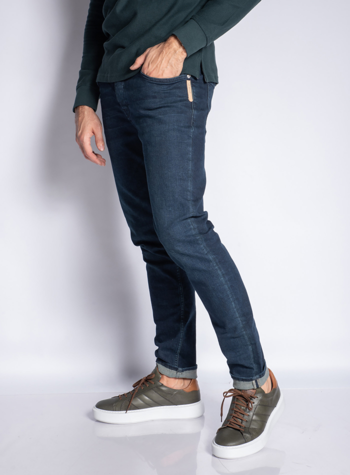 JEAN BLUE ON DENIM